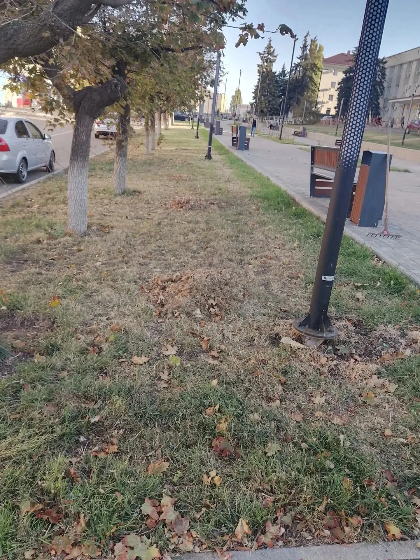 🍁На территории Краснодонского муниципального округа продолжается работа по благоустрой...