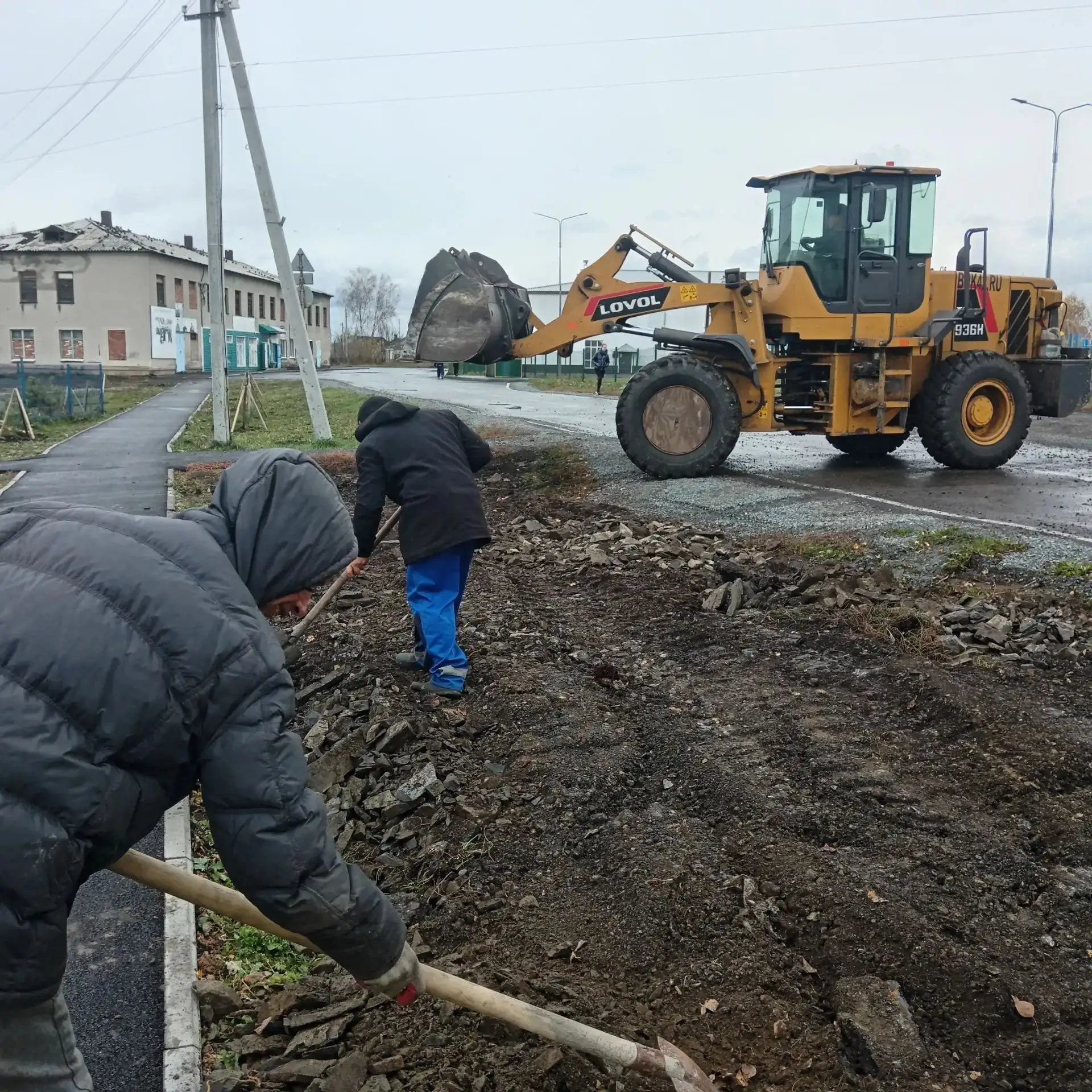 Благодарим КФХ Баранова А. Ю. за безвозмездно предоставленный  фронтальный погрузчик в ...
