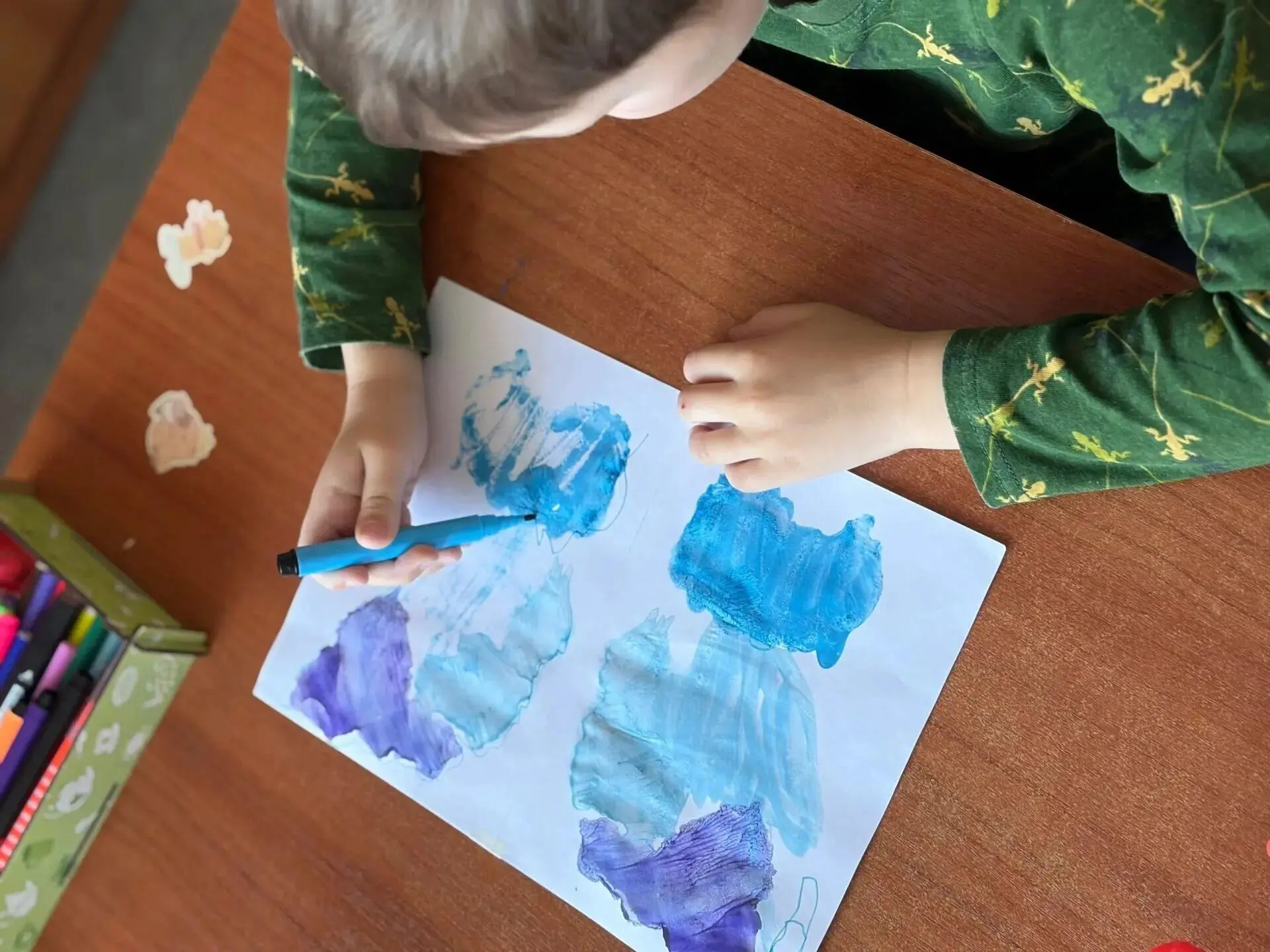 🎨 Волшебство одного отпечатка: в нашем центре прошёл цикл занятий по монотипии! ✨