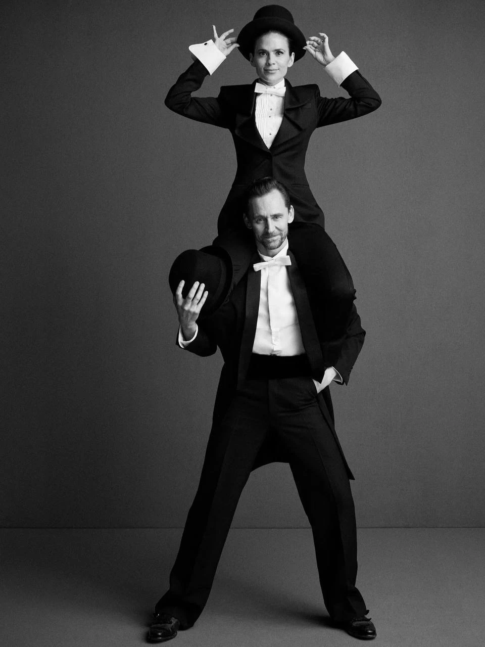 Хейли Этвелл и Том Хиддлстон от VOGUE. Они продвигают разное. У Этвелл вчера вышел новы...