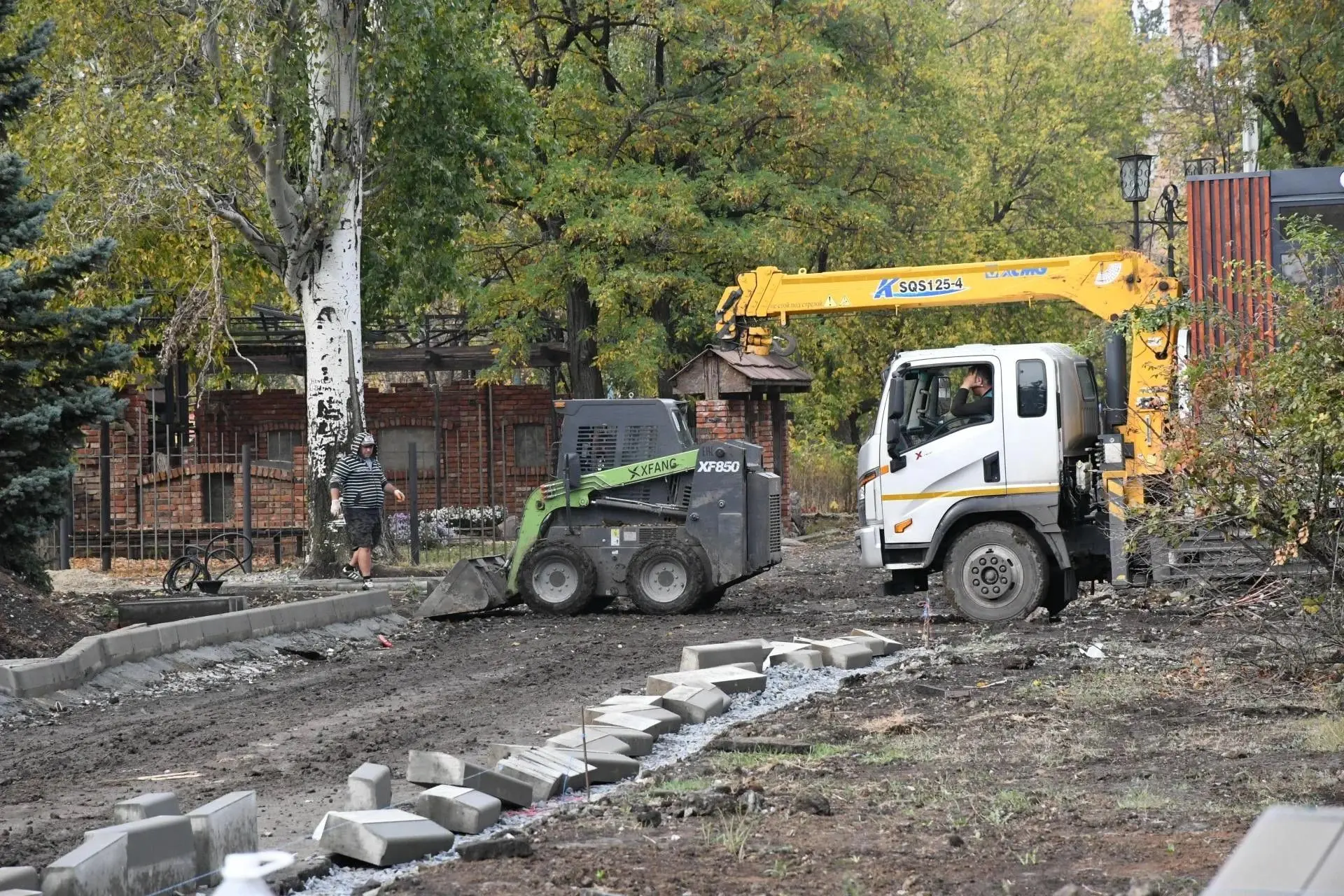 В Кировском благоустраивают общественные пространства