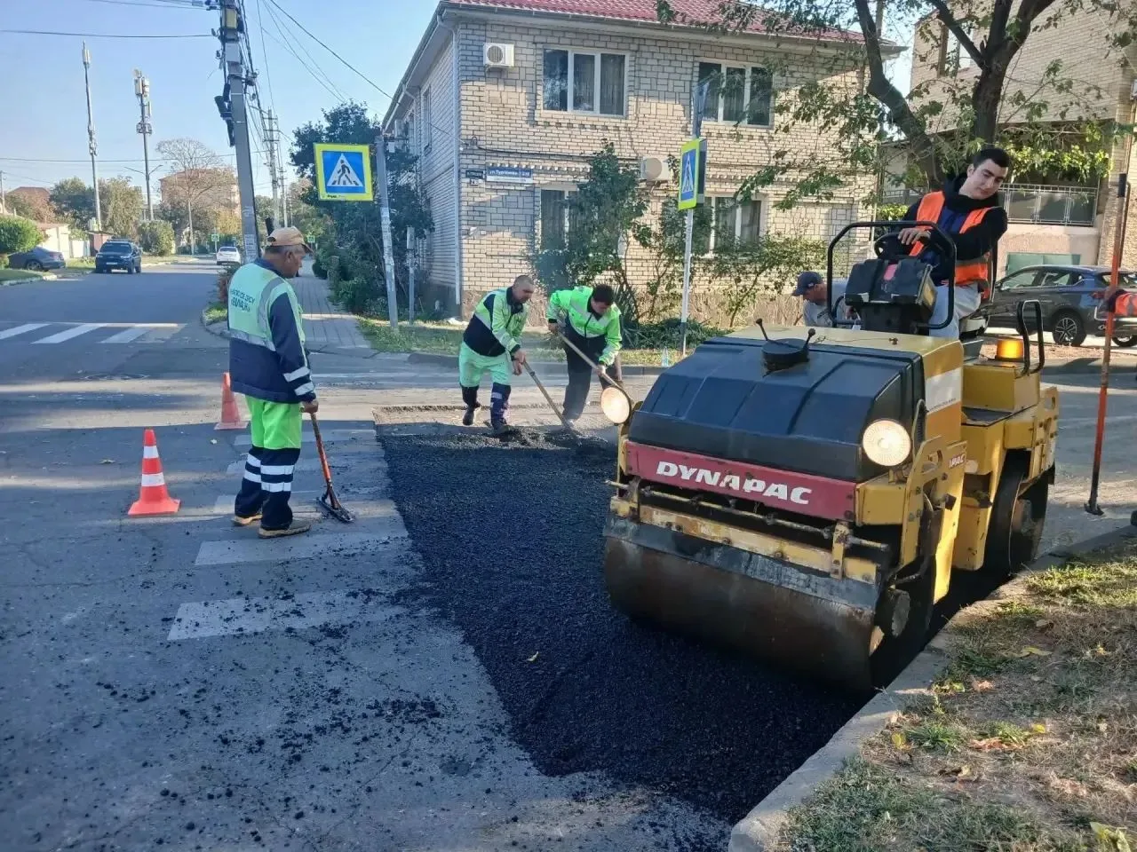 В Анапе продолжается ремонт дорог.