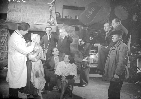 🎬 Фото со съёмок фильма "Золушка" 1947 года.