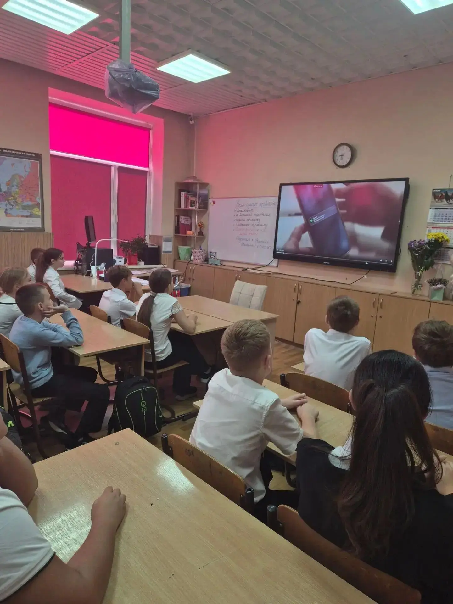Сегодня, 12 октября, на занятии в рамках курса внеурочной деятельности "Разговоры о важ...