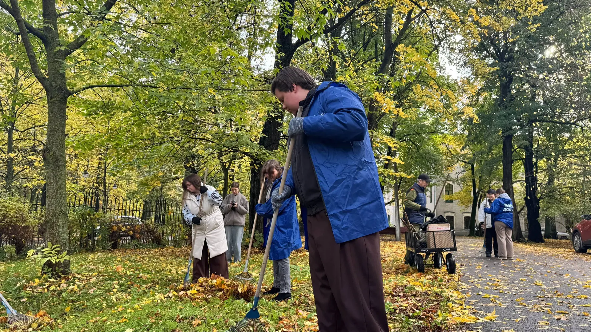Ещё немного фотокарточек с прошедшего субботника.