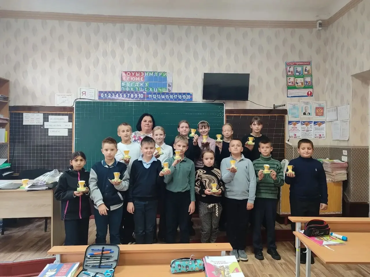 В преддверии дня отца, сотрудники Зуевской библиотеки-филиала №5 провели для учащихся Г...