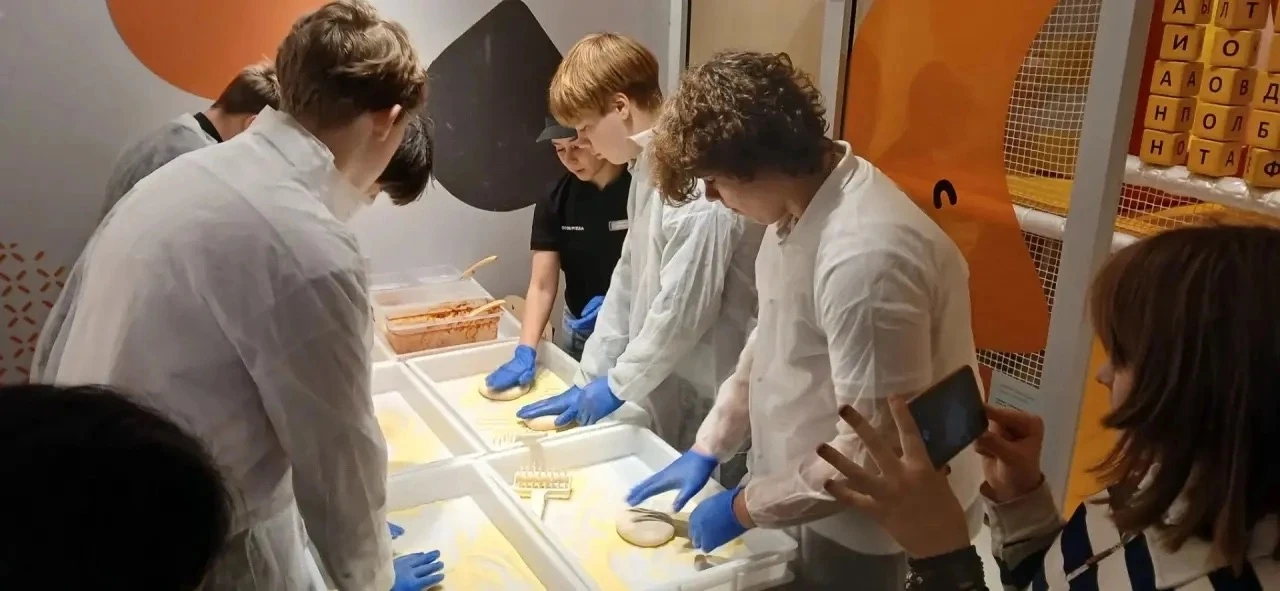🍕 Профессия пиццамейкер: экскурсия и мастер‑класс в «Додо Пицце» 🧑‍🍳Ученики 8–9 клас...
