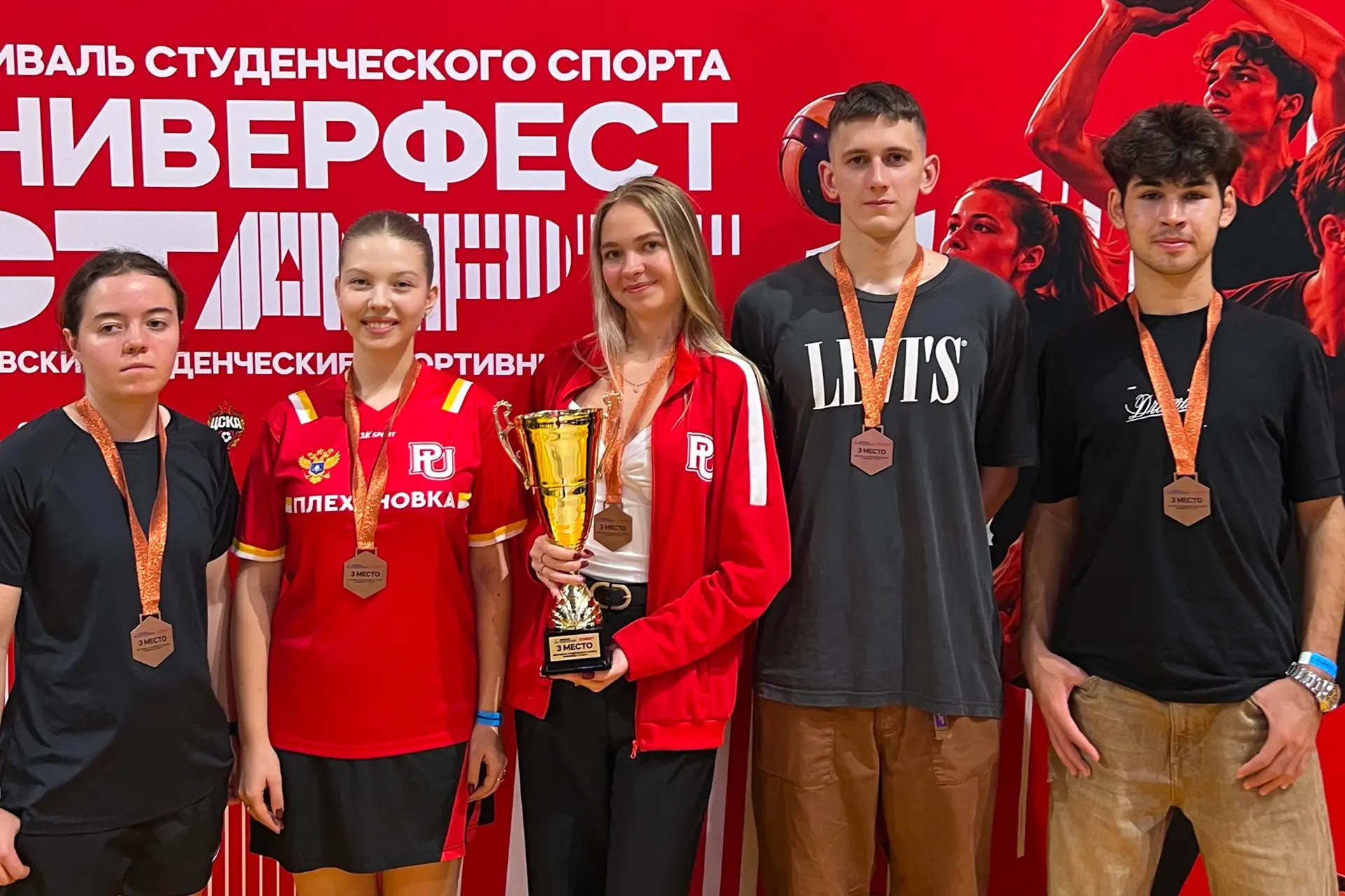 Сборная РЭУ по настольному теннису заняла 🥉 место на УниверФесте «Старт»