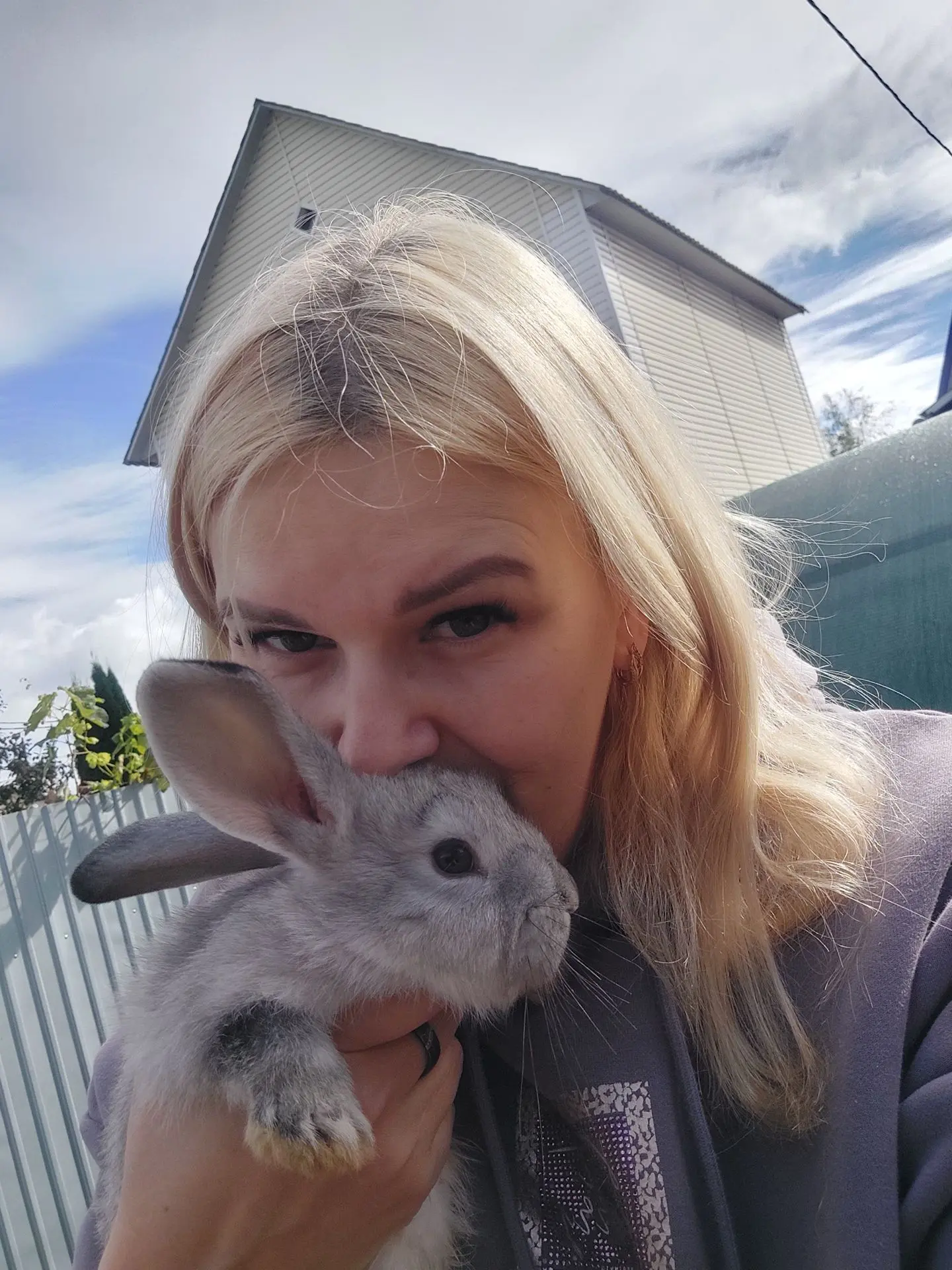 Мой серый красавчик поехал строить новую ячейку общества🐰💕🐰