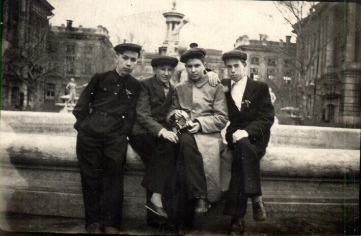 Большой фонтан в СГУ. 1946г.