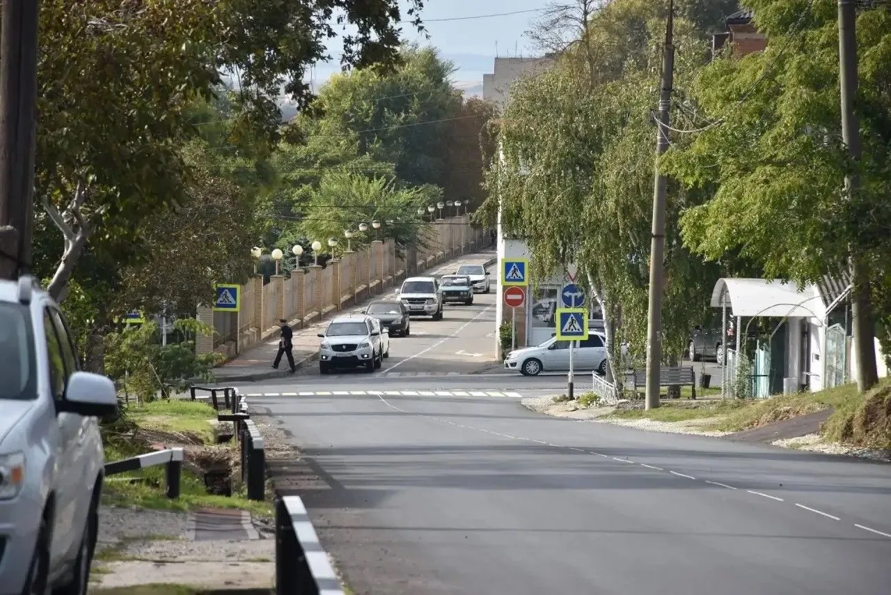 🔷 В Темрюке нанесли дорожную разметку на отремонтированных участках