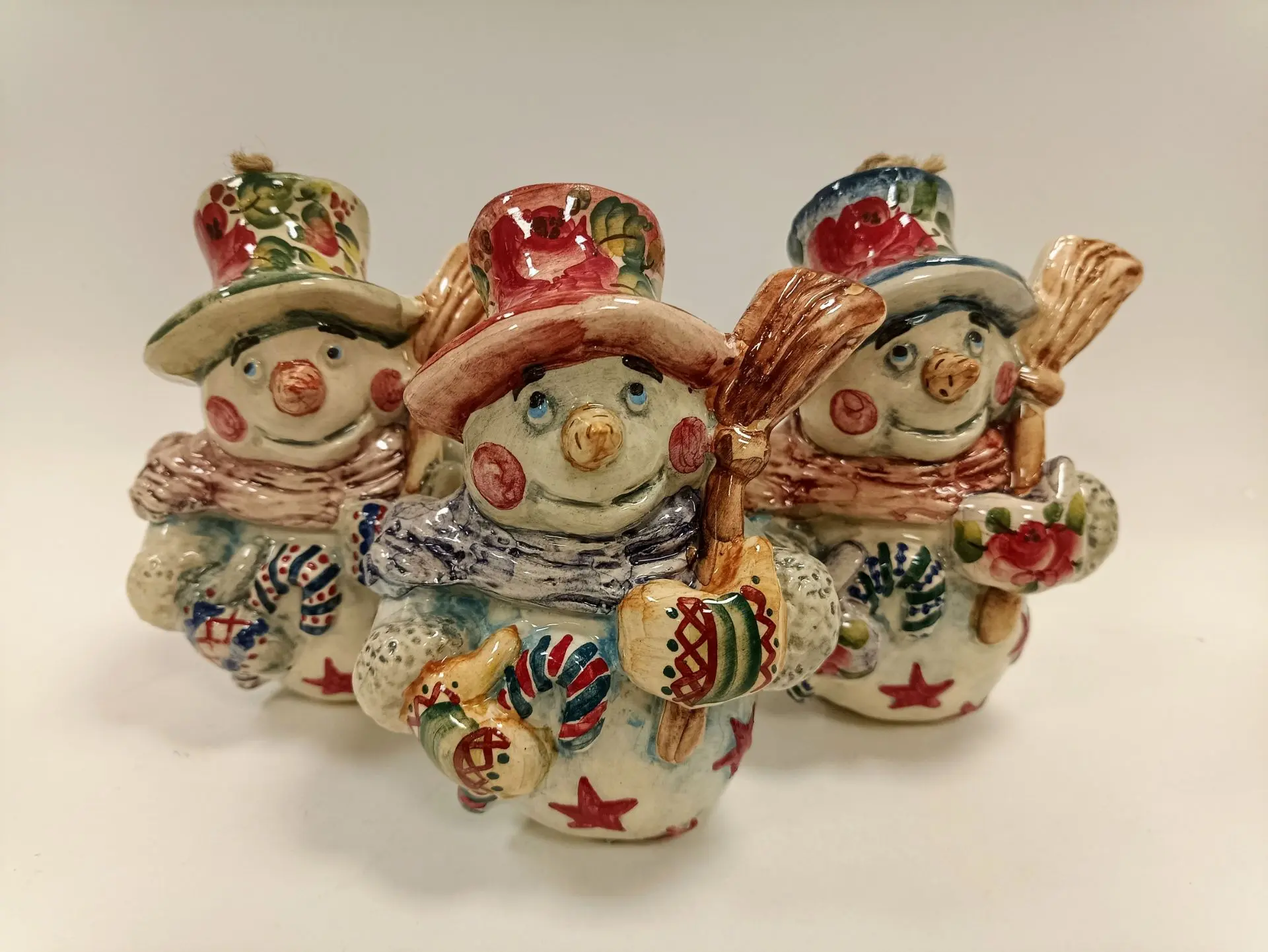 Колокольчик Снеговик, ёлочная игрушка, керамика, ручная роспись, 120*80мм, стоимость 80...