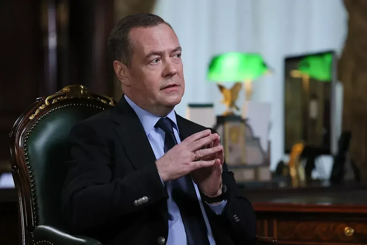 Дмитрий Медведев призвал полностью отказаться от термина «партия власти»