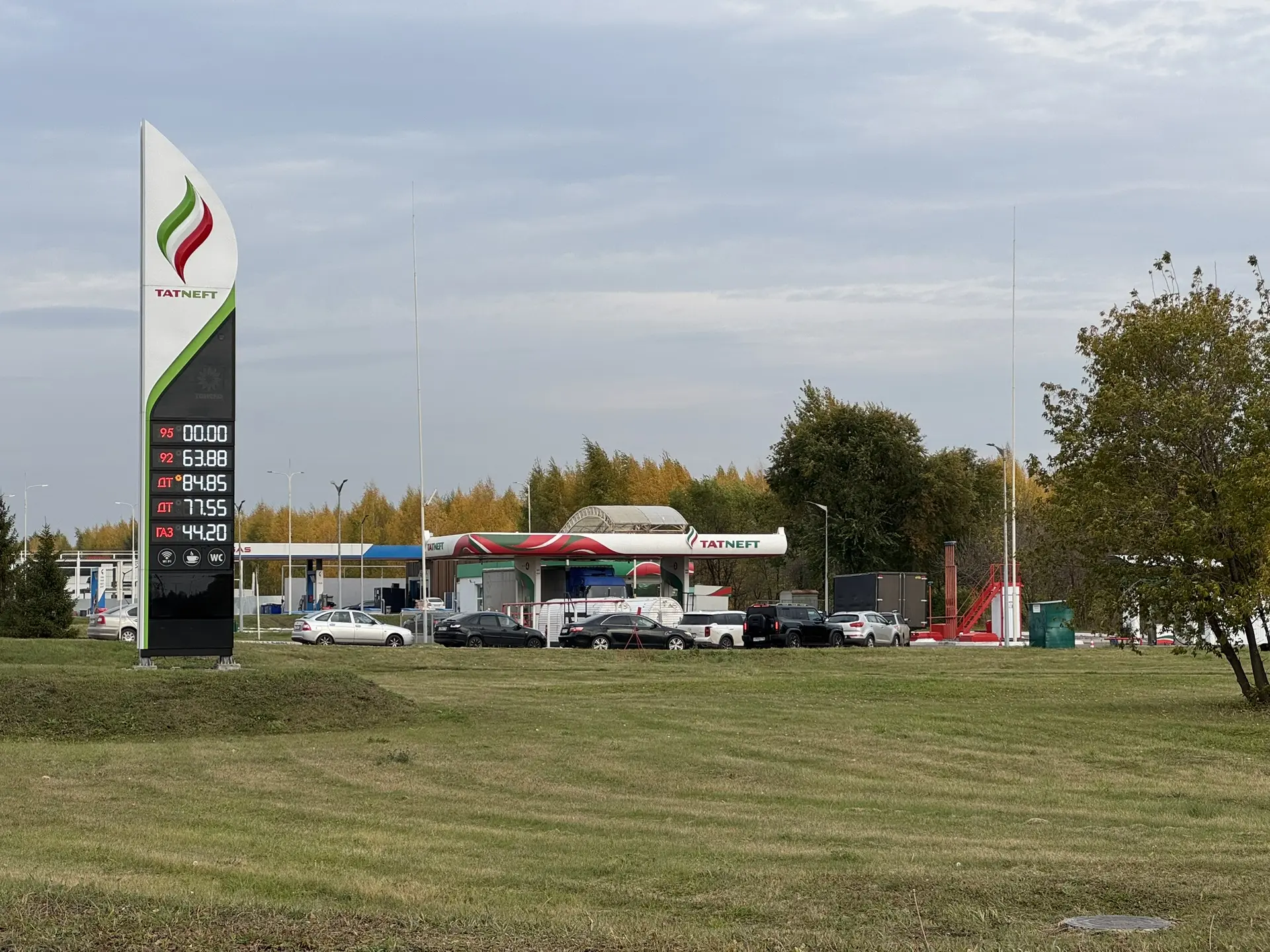 Татнефть возле ИТ парка, есть все виды топлива, кроме АИ 95