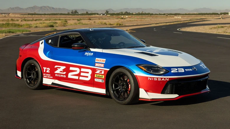 Nissan представил на SEMA гоночный Z и рестомод Datsun S30