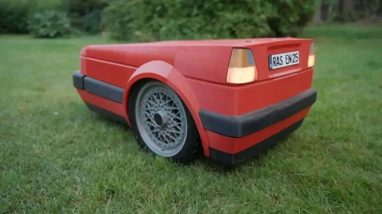 Volkswagen Golf II GTI стал газонокосилкой — немецкий блогер собрал автономную косилку ...