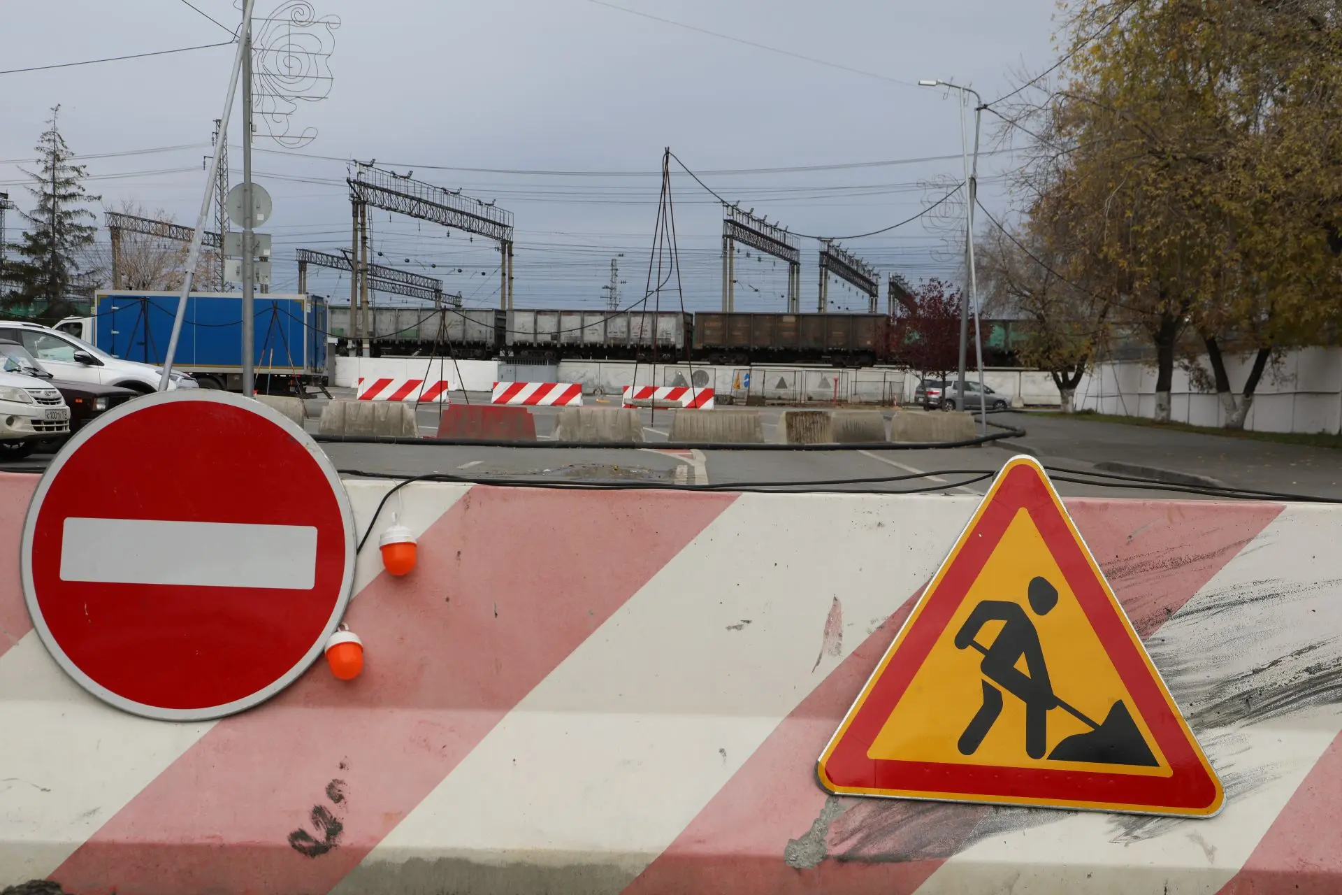 На пересечении улиц Ленина и Станционной продолжаются работы по замене изношенного учас...