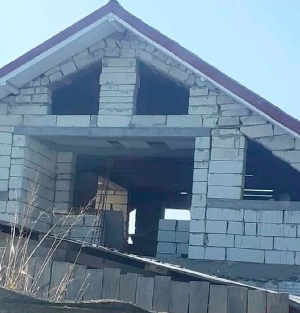 Надеюсь под снос, а не на продажу...