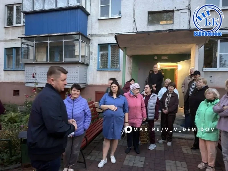 Жители дома на улице Октябрьской, пострадавшего от атаки БПЛА 3 октября, встретились с ...