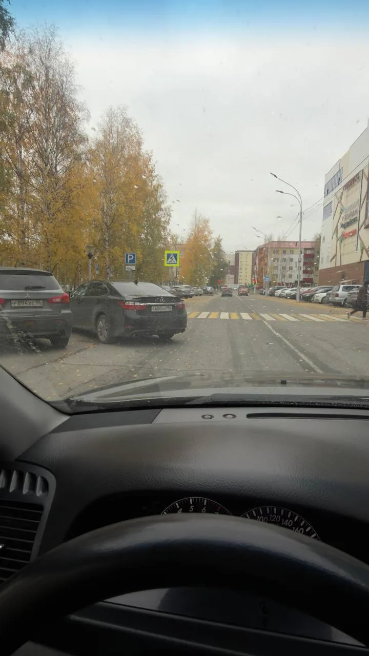 Здравствуйте! Можно анонимно . Я на лексусе мне все можно ,за частую так паркует  , на ...