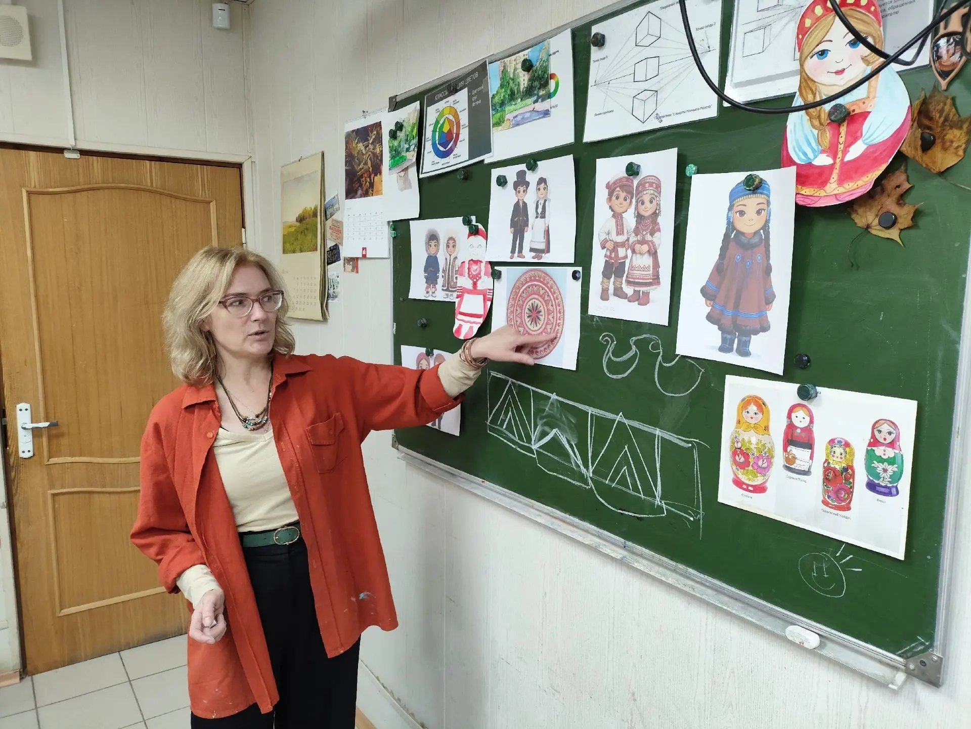 В молодёжном клубе «Факел» открылась выставка «История наших народов», приуроченная к Г...