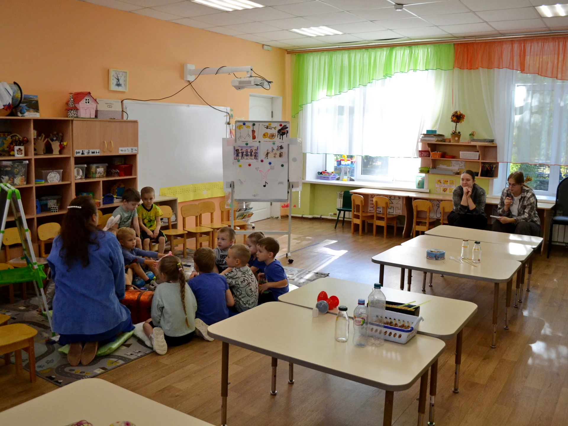 Сегодня в нашей старшей группе "Сказка" было по-настоящему шумно, весело и... очень муз...
