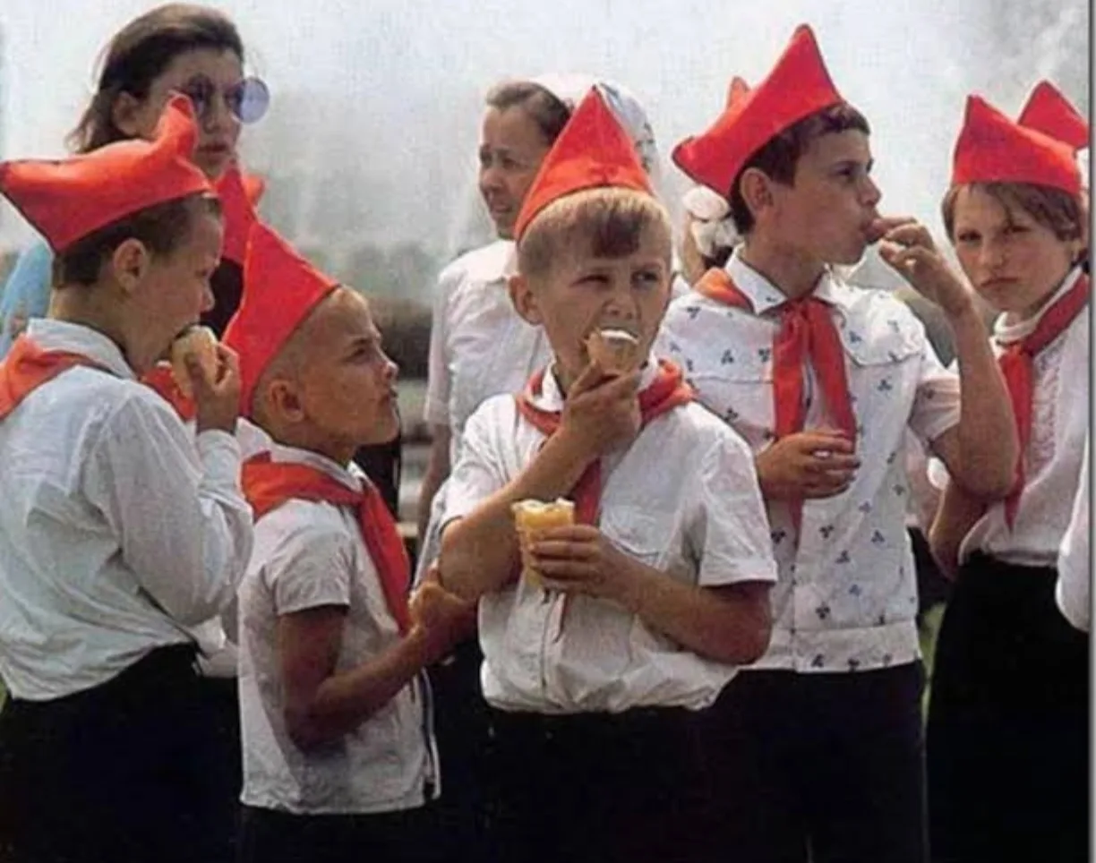 Сливочное в вафельном стаканчике по 9 копеек. СССР, 1970-е.