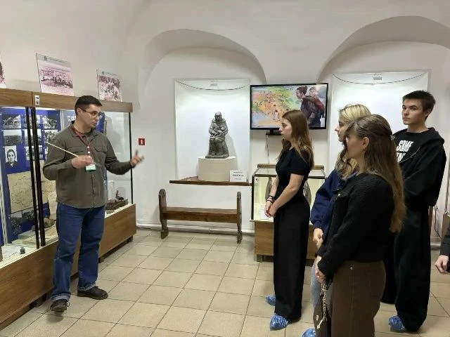 Обучающиеся 10 класса Кореневской школы №1 им. В. Крохина (кл.рук. Дутова И.С.) 02.10.2...