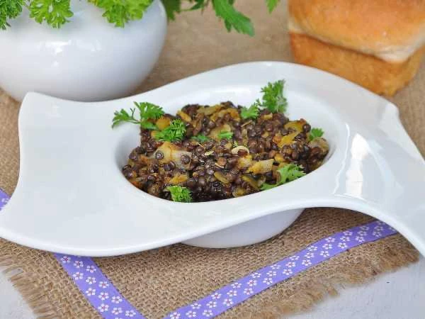 🥒 Кабачки, тушенные в морковном соке с чечевицей
