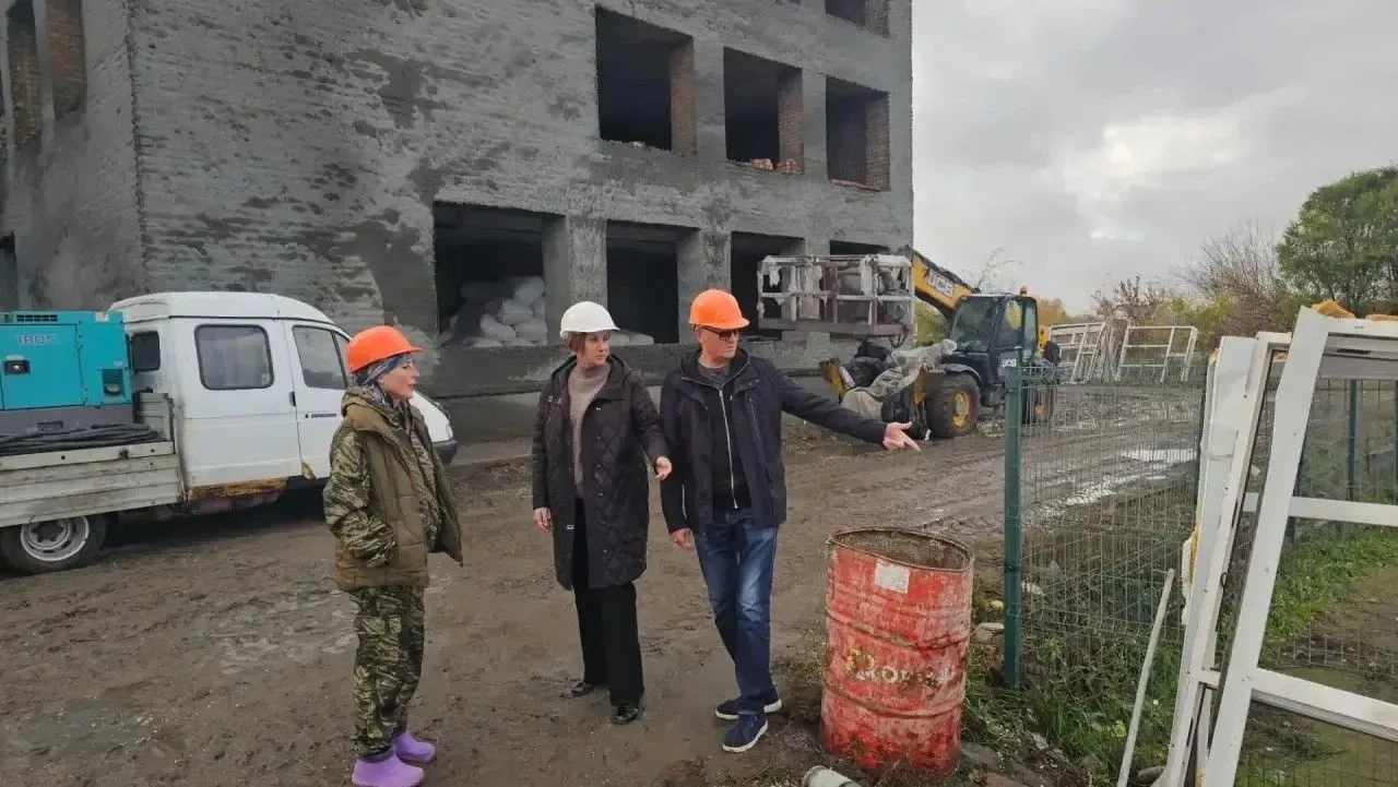 ✅ Татьяна Ильюченко проверила ход ремонта школы в райцентре Советское