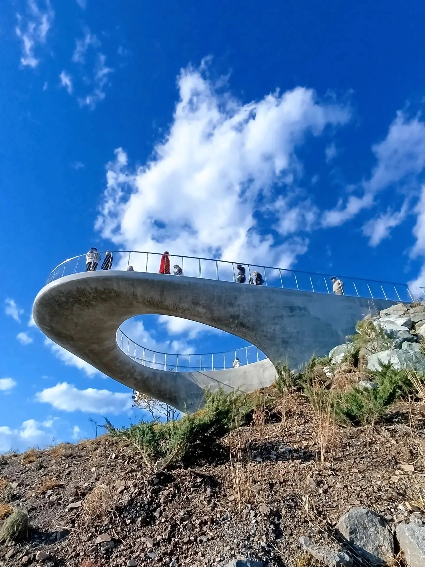 ☀️⛅️ Доброе утро, Владивосток! Сегодня, 16 октября, без осадков. Ветер западный, северо...