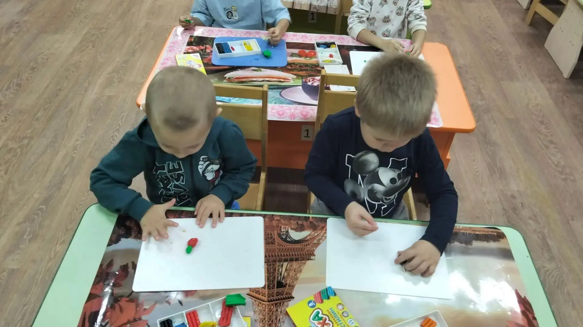 Лепка на тему «Ягоды»🍒🍓🍇 в средней группе «Колокольчики».