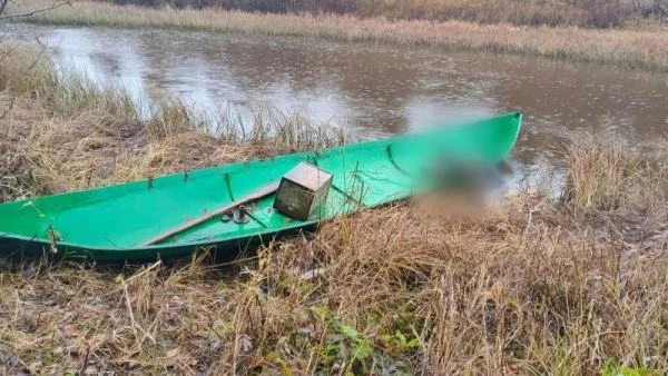 ❗13 октября на берегу реки Пинега в Верхнетоемском районе обнаружили тело 40-летнего ме...