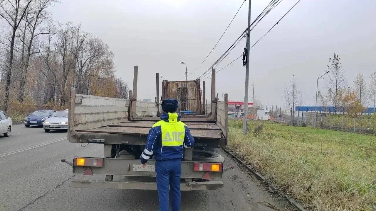 Фура протаранила пассажирский автобус под Березовским.