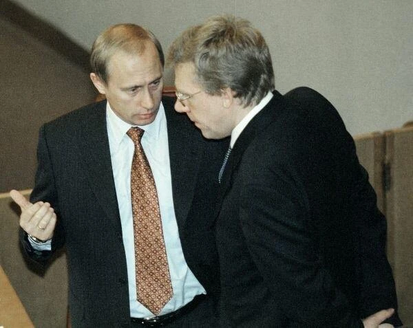Премьер-министр РФ Владимир Путин и первый заместитель министра финансов РФ Алексей Куд...