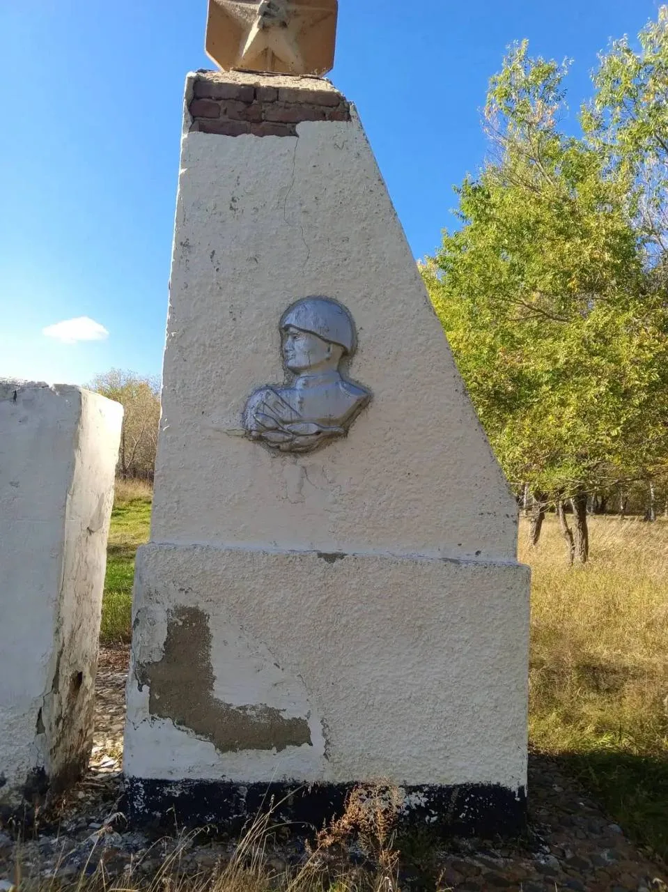 Памятник ВОВ и братская могила разрушаются в Шелаболихинском районе🥲