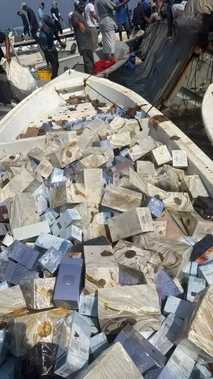 😱"Черная пятница" началась в Ормузском проливе после потопа контейнеровоза — иранские ...