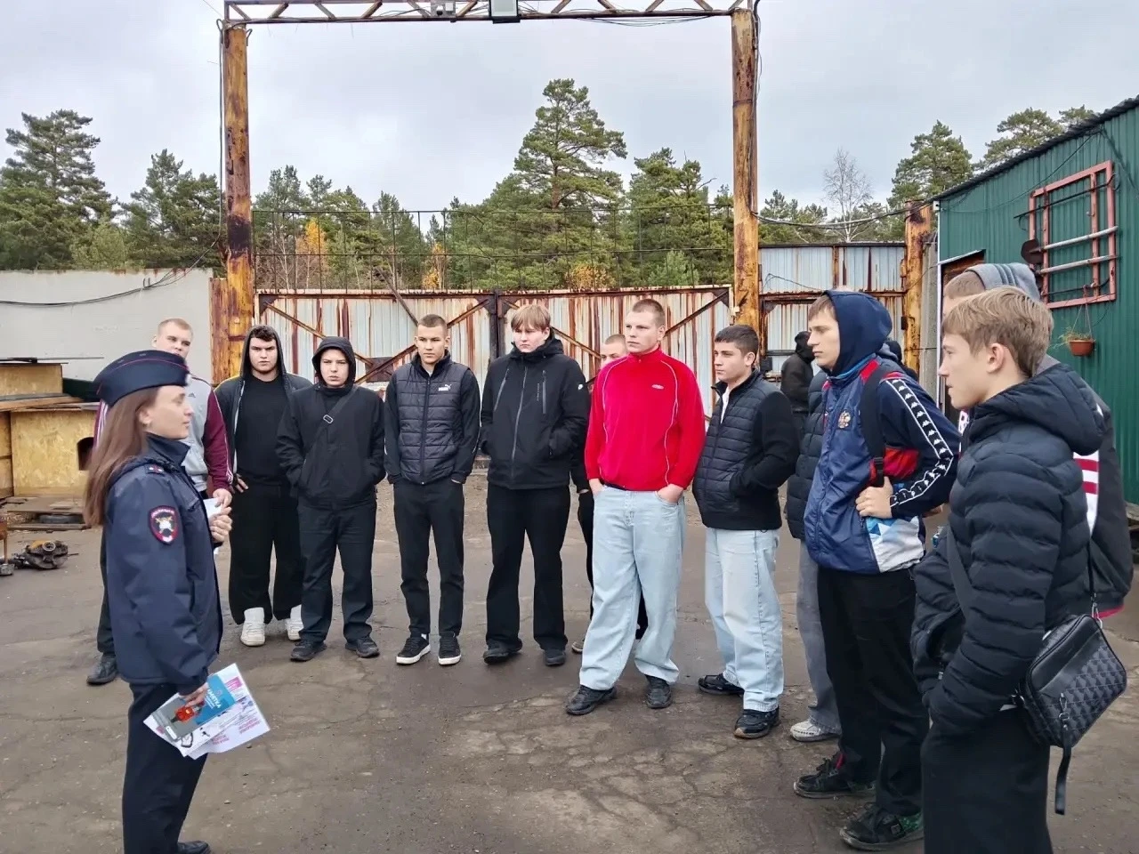 Профилактика без абстракций: студенты прошли краш-курс на реальной стоянке битых автомо...