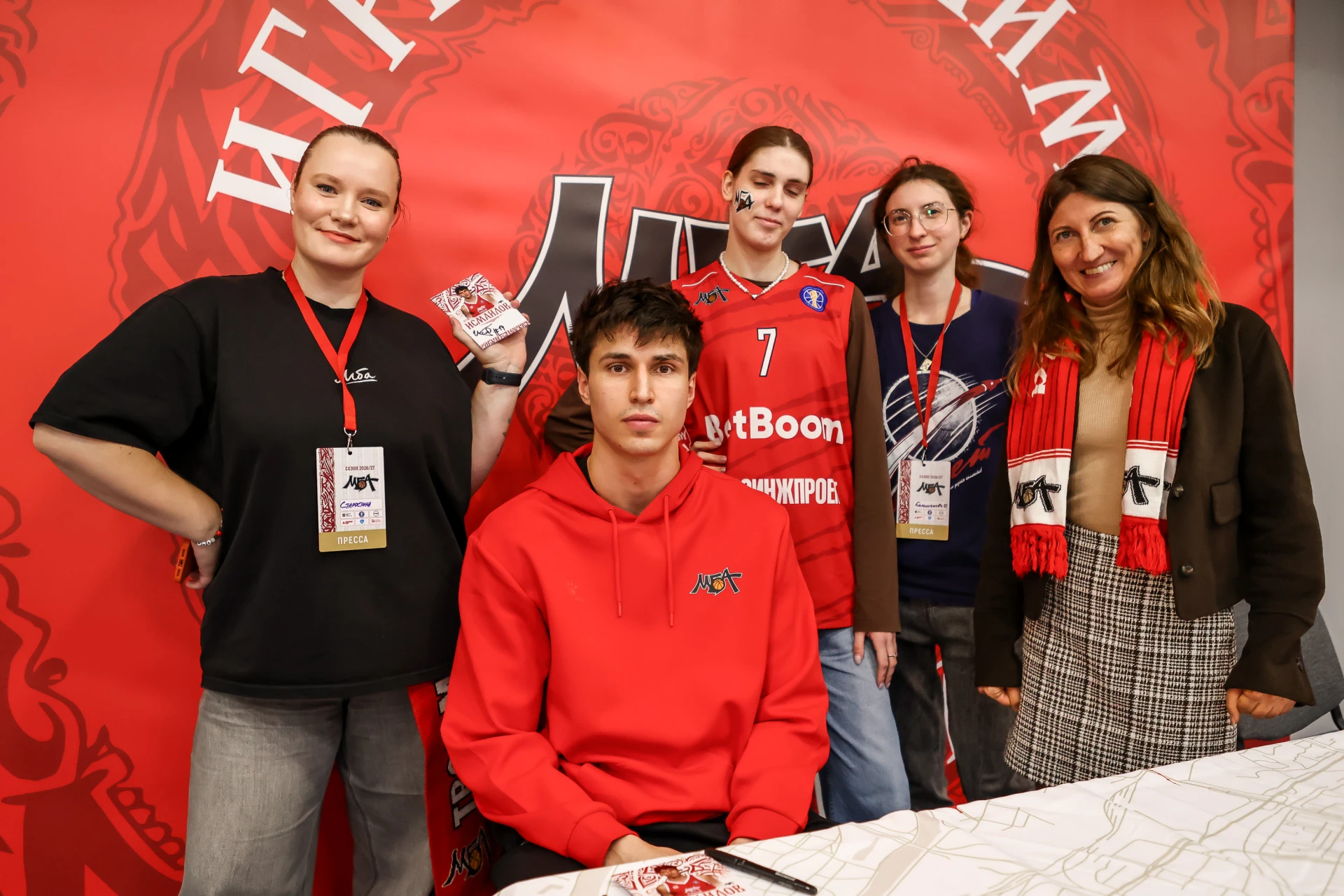 🤝 Паша встретился с болельщиками!