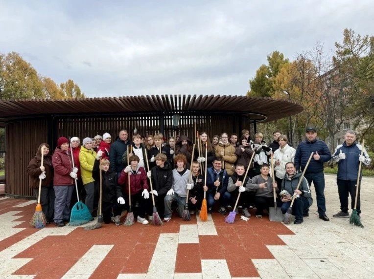 🌳 В барнаульском поселке Южном завершают благоустройство аллеи имени Чепурко