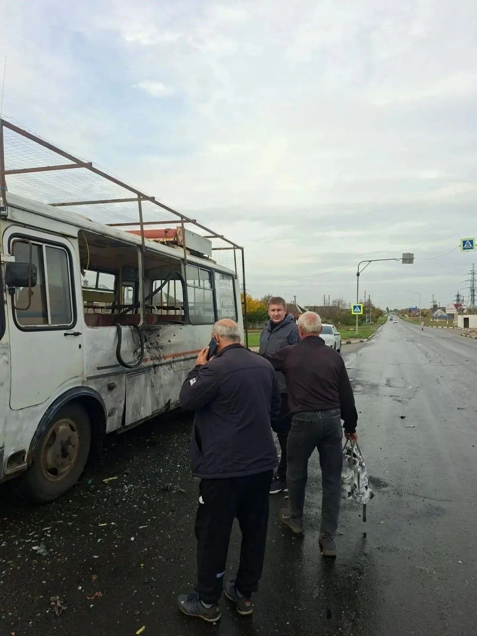 ⚡️В Шебекино беспилотник атаковал рейсовый автобус. Предварительно, пострадали четыре м...