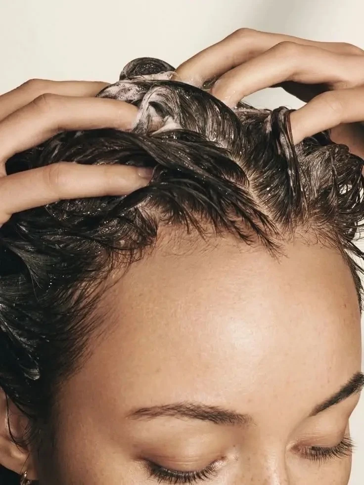 ПИЛИНГ ДЛЯ КОЖИ ГОЛОВЫ — ЗАЧЕМ ОН НУЖЕН? 💆‍♀️