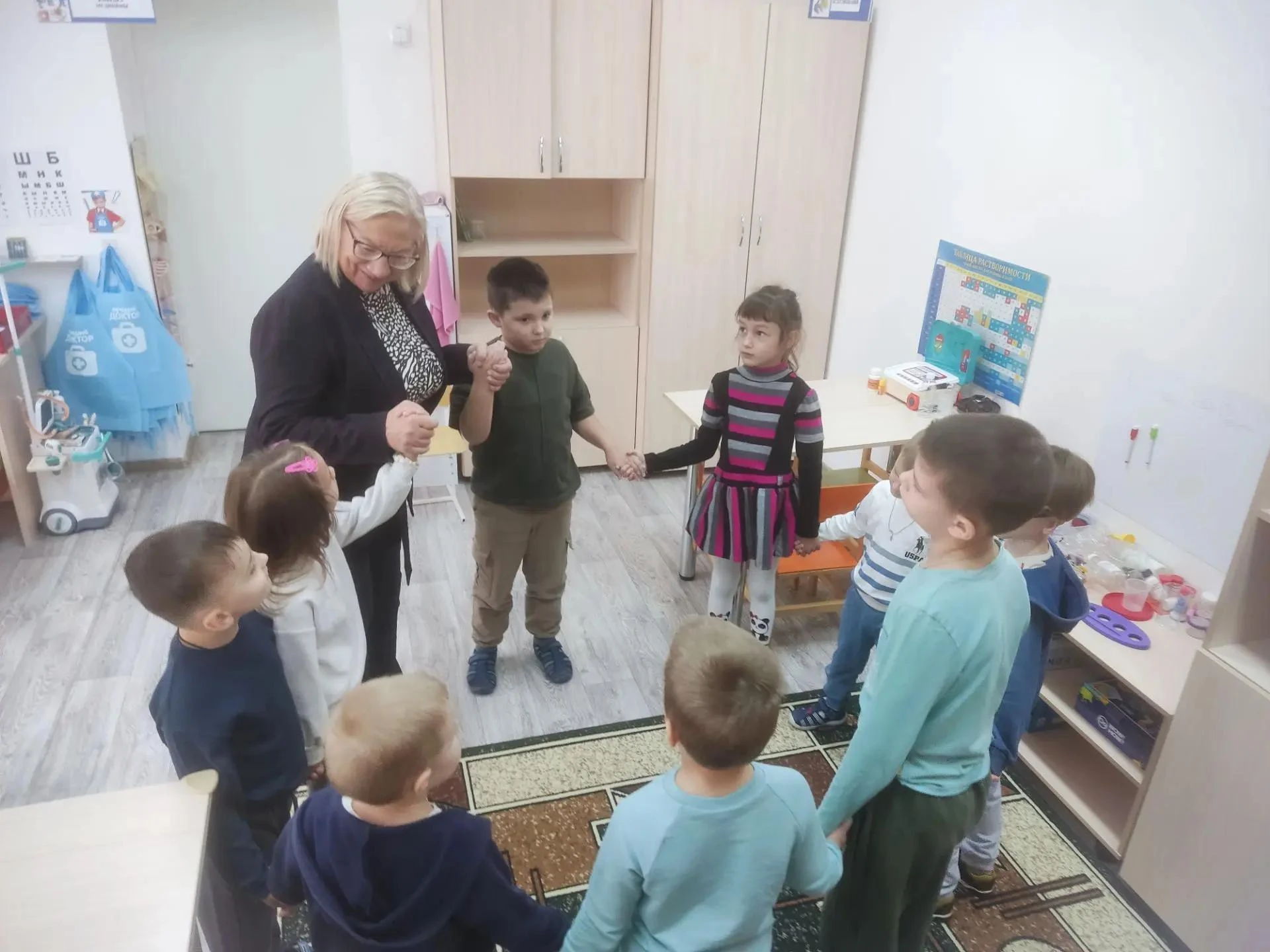 Изготовили краски на кружке "ЛюбоЗнайки" и нарисовали шедевры! Сегодня каждый смог почу...
