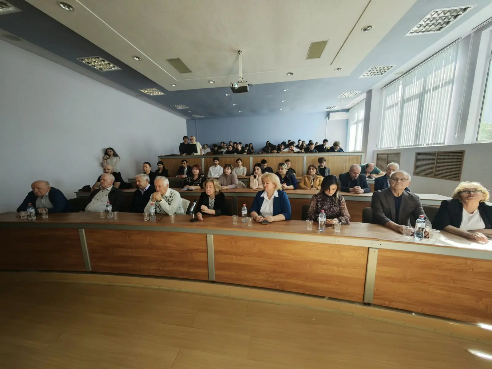 🏫 В Зале заседаний диссертационного совета Северо-Кавказского горно-металлургического ...