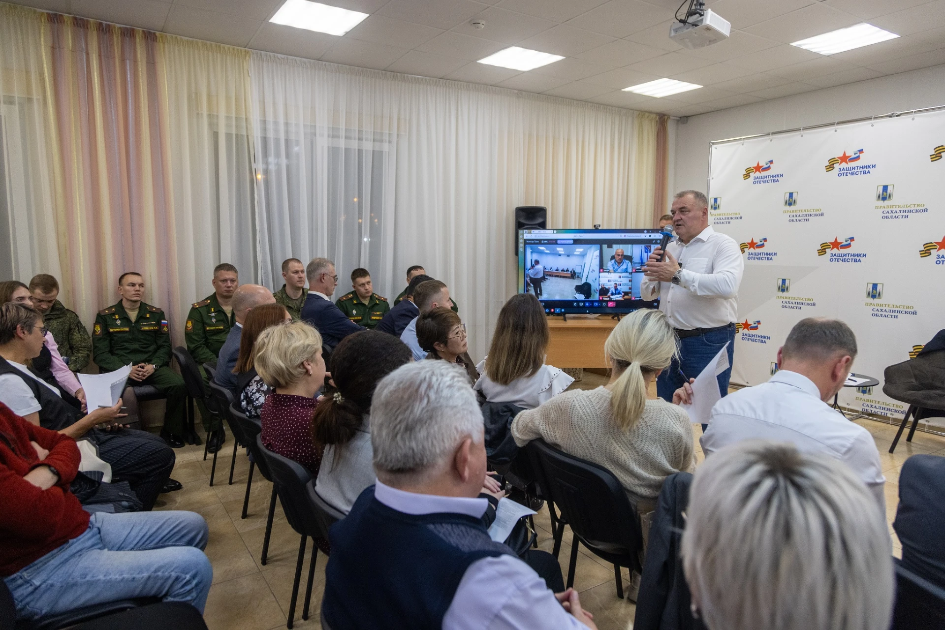 🤝 Первый заместитель губернатора Сергей Байдаков провел встречу с ветеранами СВО