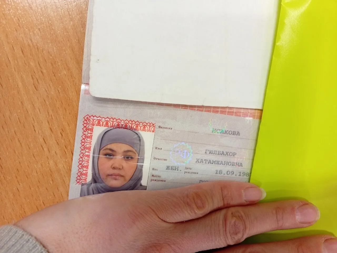 Вчера в магазине магнит по адресу Успенский проспект 113в, оставили целый пакет докумен...