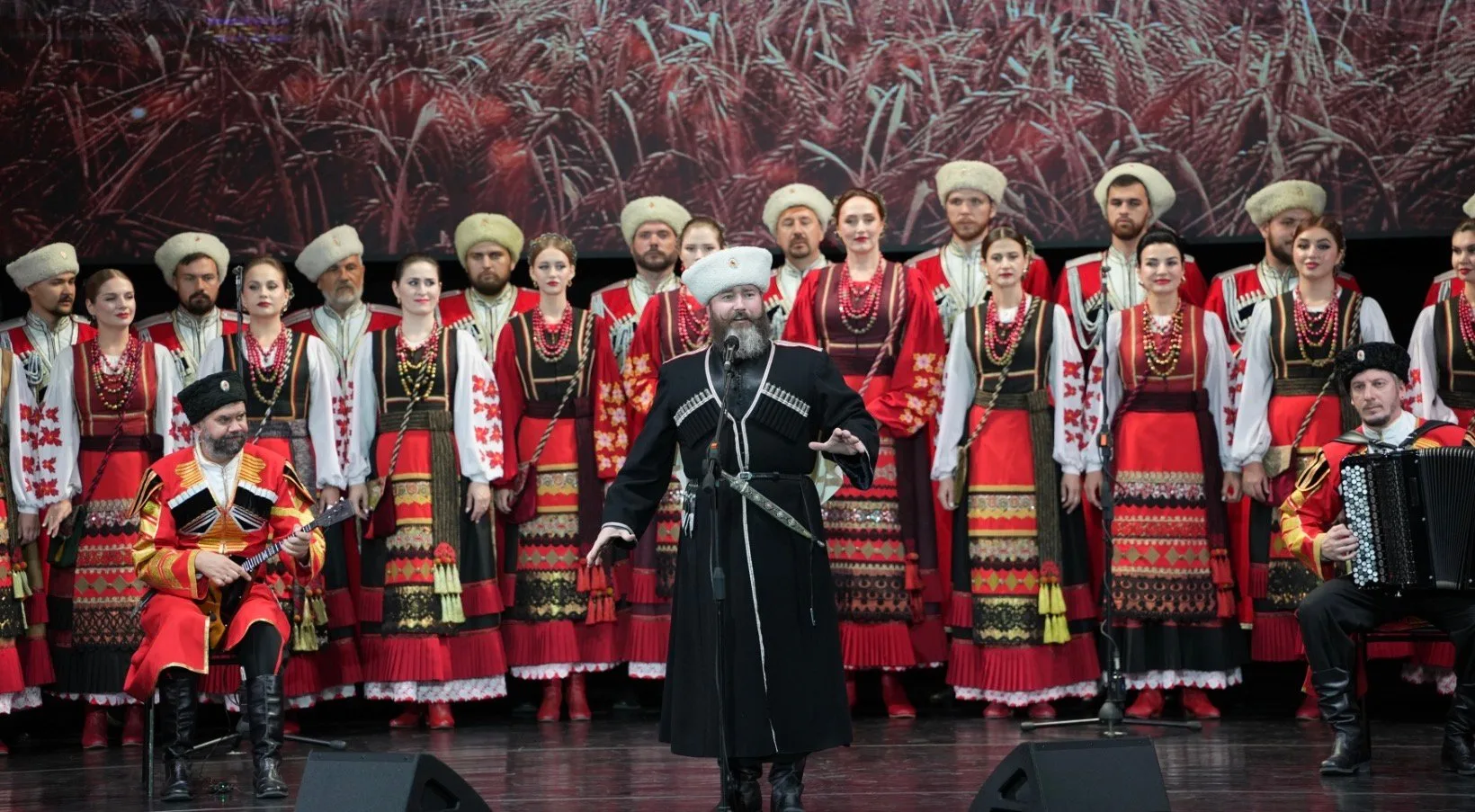 Кубанскому казачьему хору исполняется 215 лет