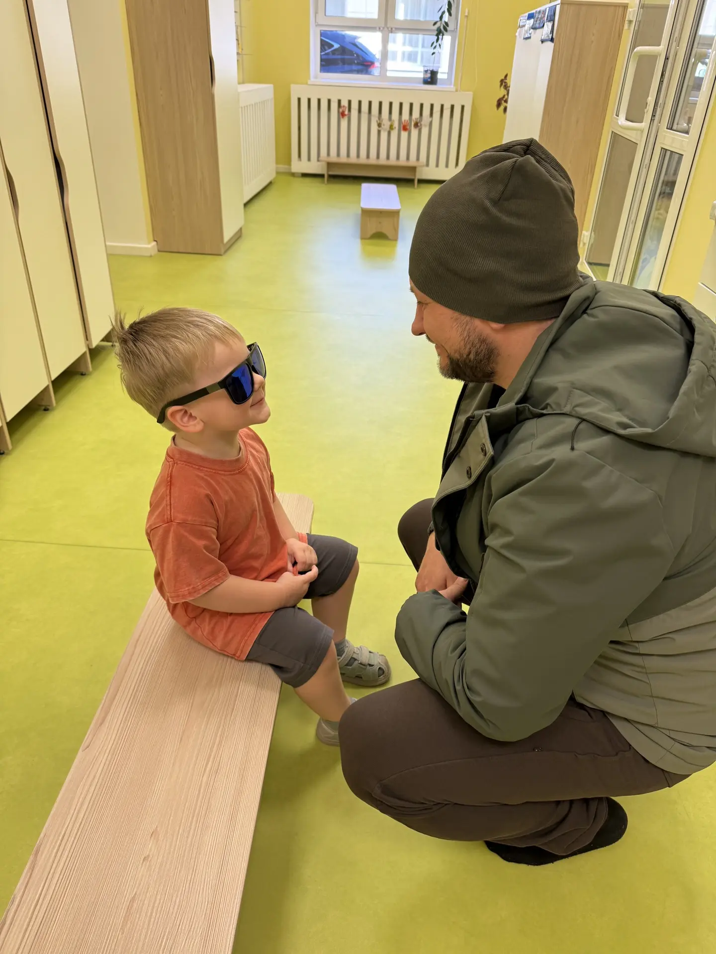 Никитка так обрадовался, что папка пришел его из садика забирать 🥰🥰🥰