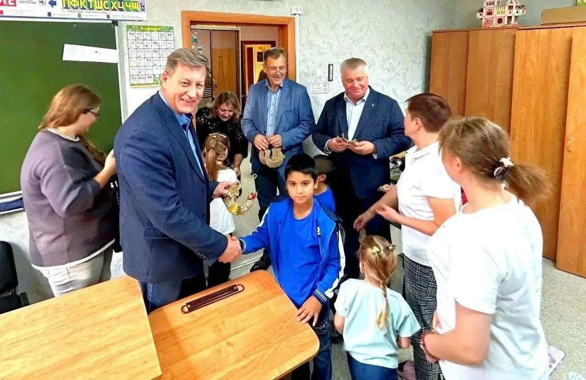🎁 Депутаты привезли подарки детям из реабилитационного центра в Новоусманском районе.