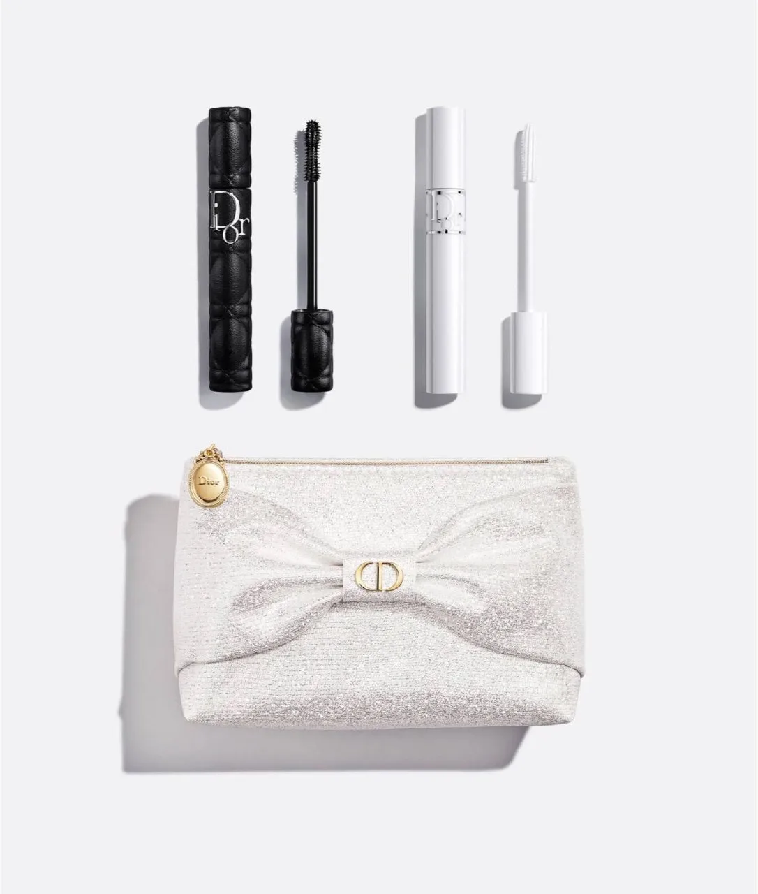 Друзья у DIOR в этом году невероятно красивые косметички в новогодней коллекции!